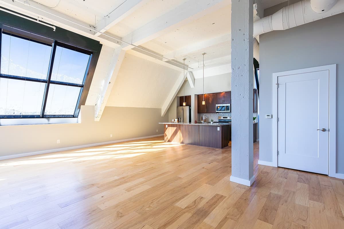 Cincinnati apartments for rent - image - Penthouse Unit