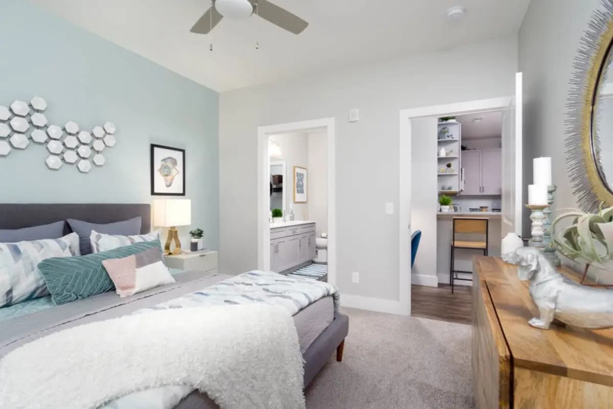 The RED Apartments & Townhomes - Apartment - 40