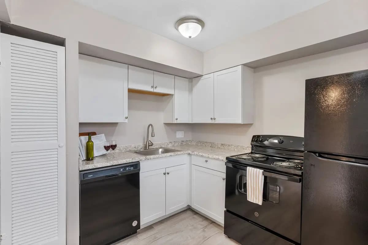 Village Square Townhomes - Apartment - 12