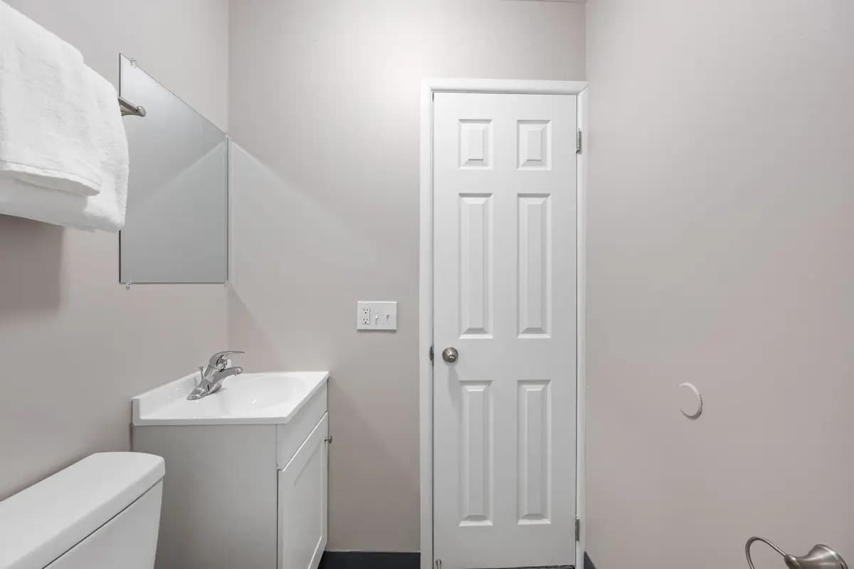 Village Square Townhomes - Apartment - 18
