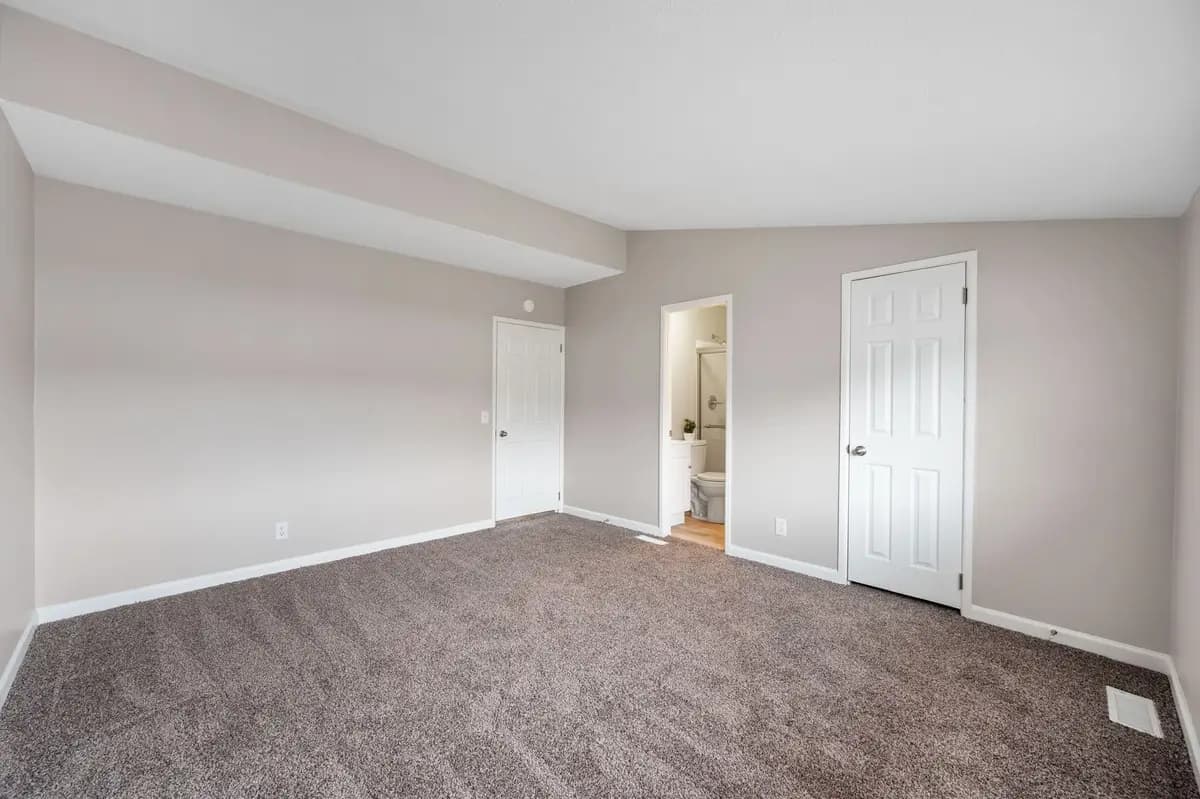 Village Square Townhomes - Apartment - 19