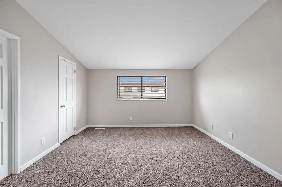 Village Square Townhomes - Apartment - 20