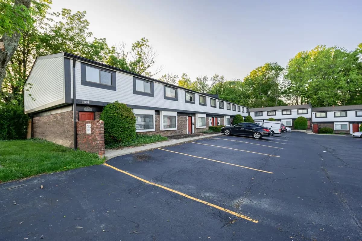 Village Square Townhomes - Apartment - 3