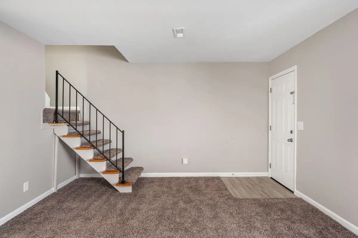 Village Square Townhomes - Apartment - 8