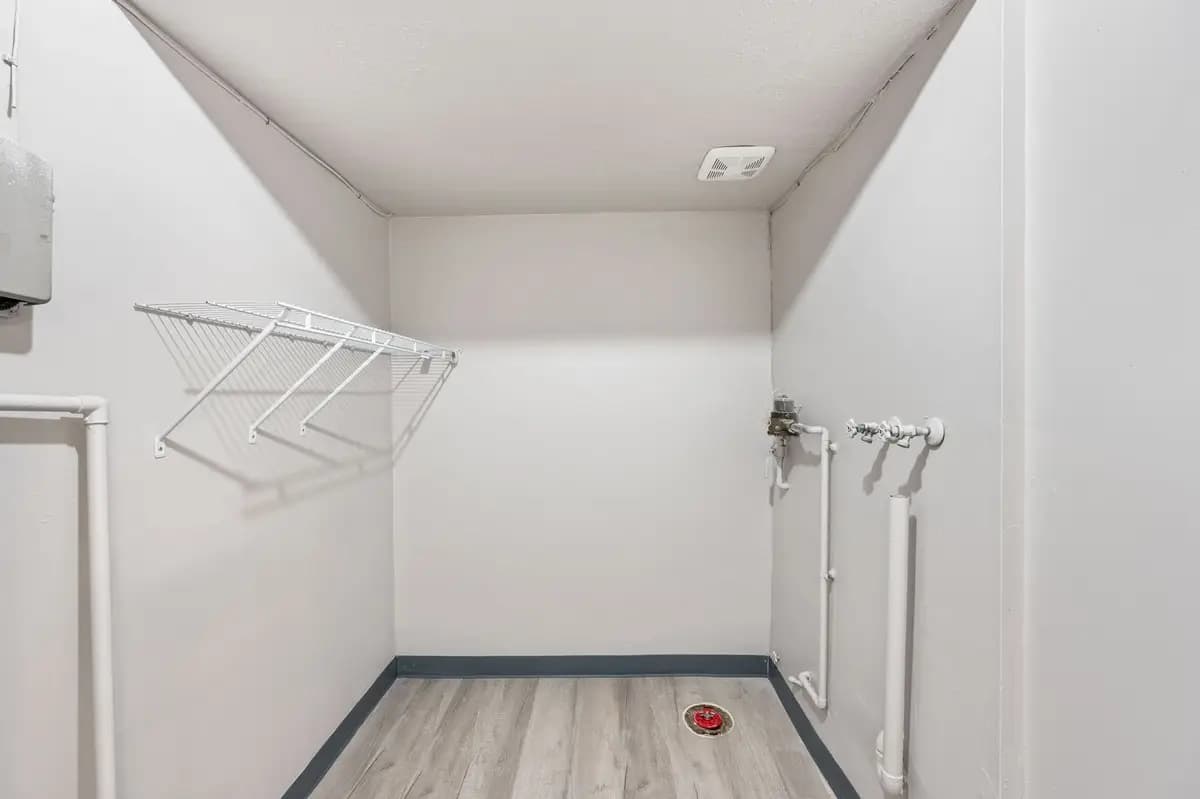 Village Square Townhomes - Apartment - 9