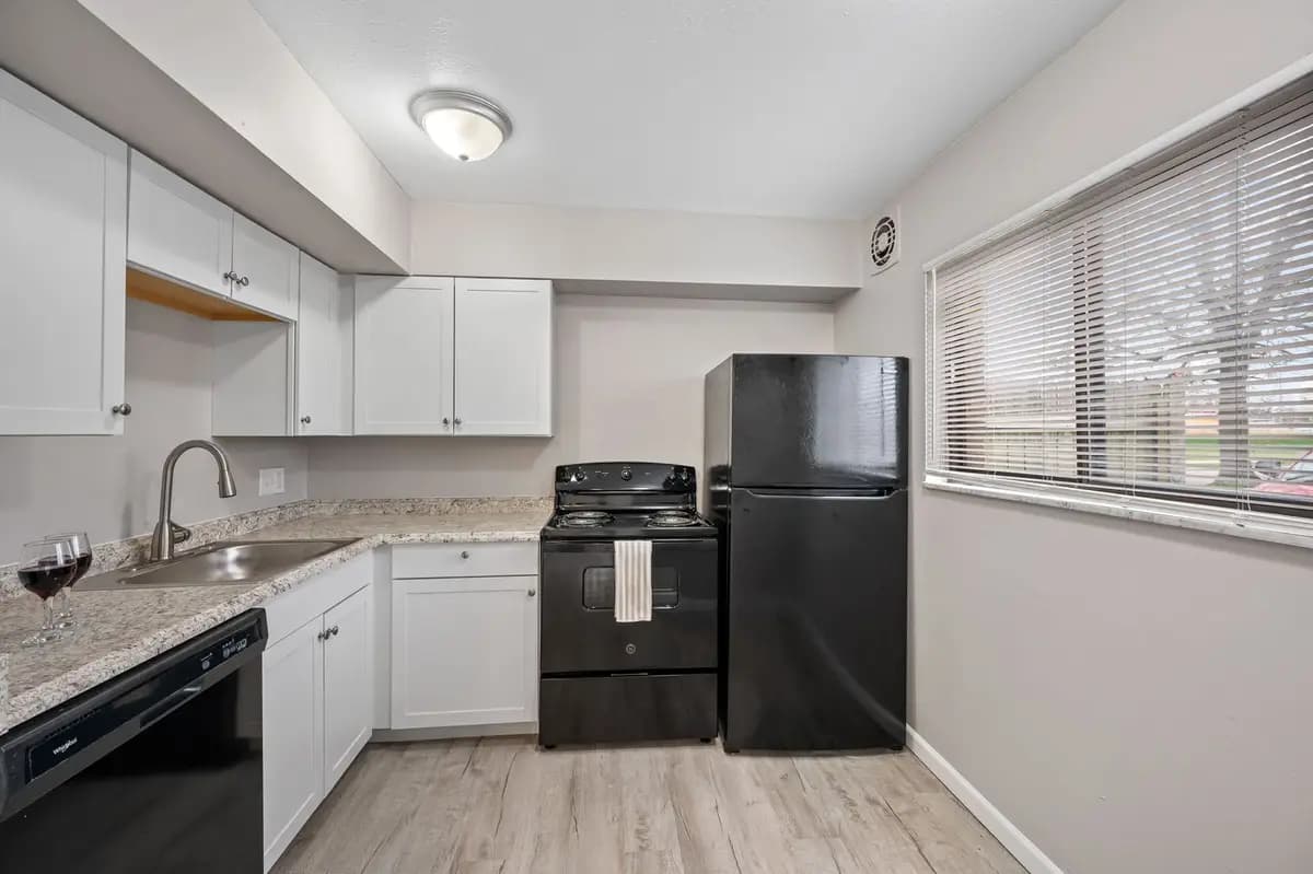 Village Square Townhomes - Apartment - 24