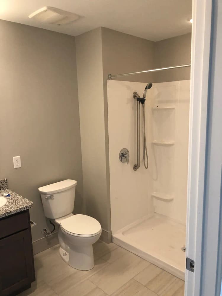Cincinnati apartments for rent - image - Bennett bathroom.jpeg