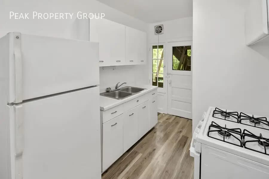 Cincinnati apartments for rent - Property image - 3379 Morrison Avenue - 3