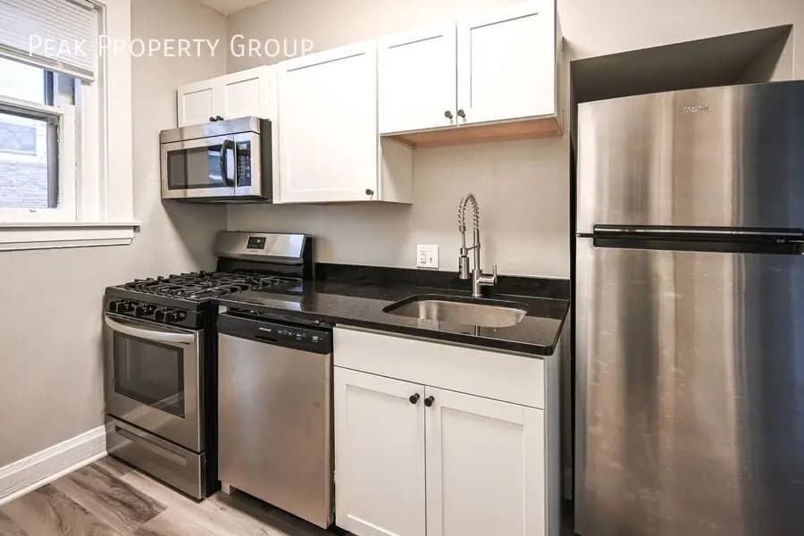 Cincinnati apartments for rent - Property image - 2558 Woodburn venue - 3