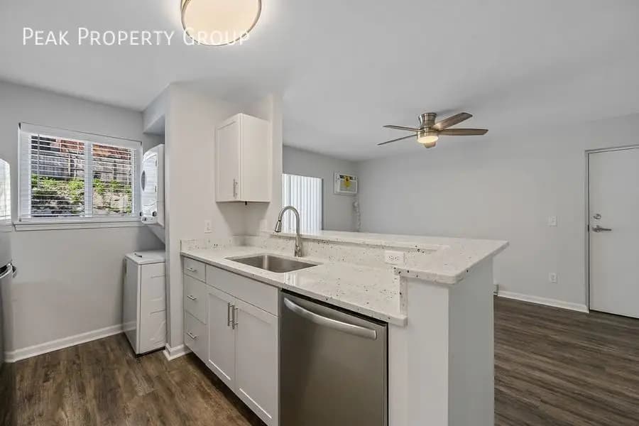 2557 Hackberry Street - Apartment - 8