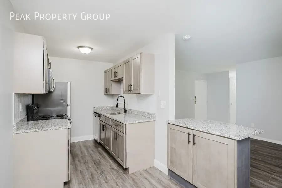 6300 Montgomery Road - Apartment - 6