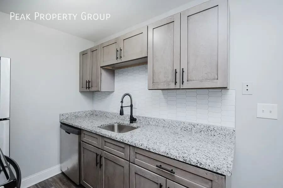 6300 Montgomery Road - Apartment - 4