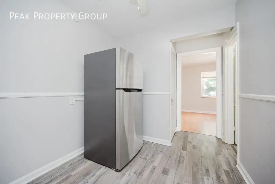 5828 Ridge Avenue - Apartment - 5