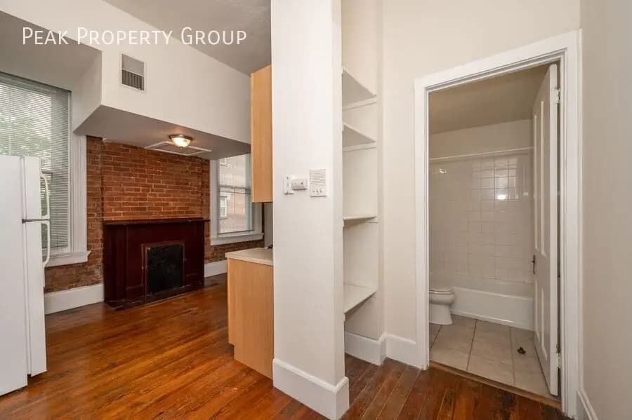 213 E. University Avenue - Apartment - 12