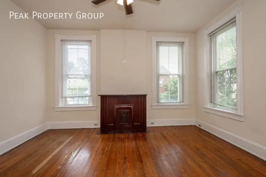 213 E. University Avenue - Apartment - 9