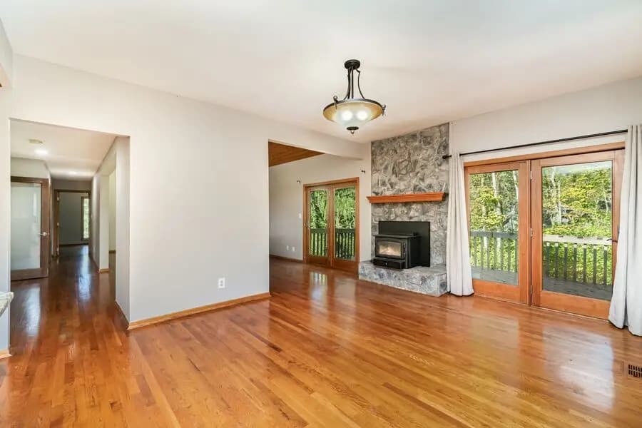 3533 Woodland Trail - House - 7