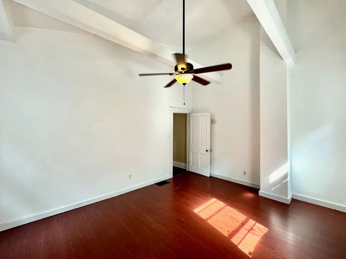 2238 Victor Street - House - 30