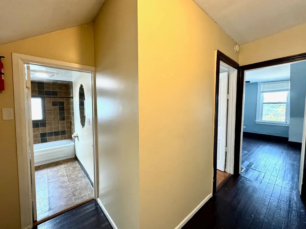 2238 Victor Street - House - 33