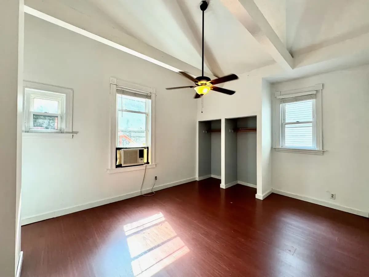 2238 Victor Street - House - 13