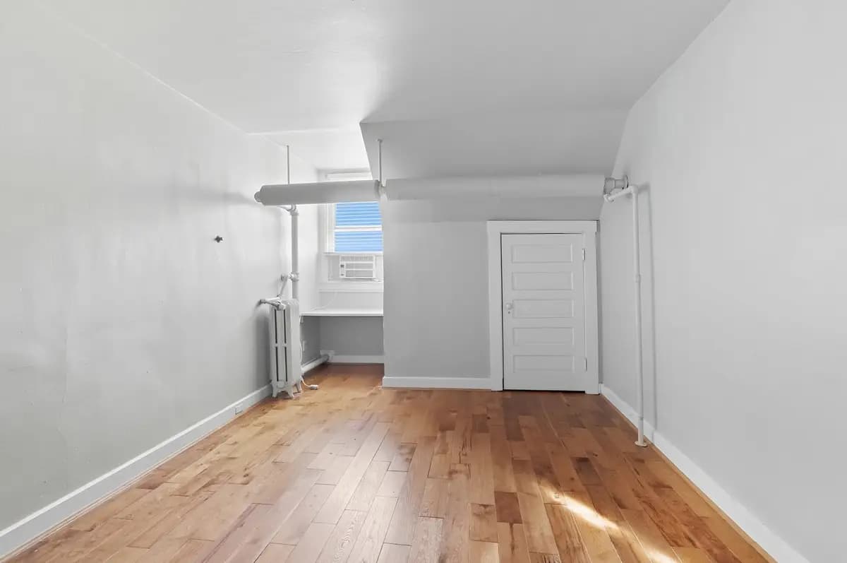 The Herford Apts - 3405 Clifton Avenue - Apartment - 22