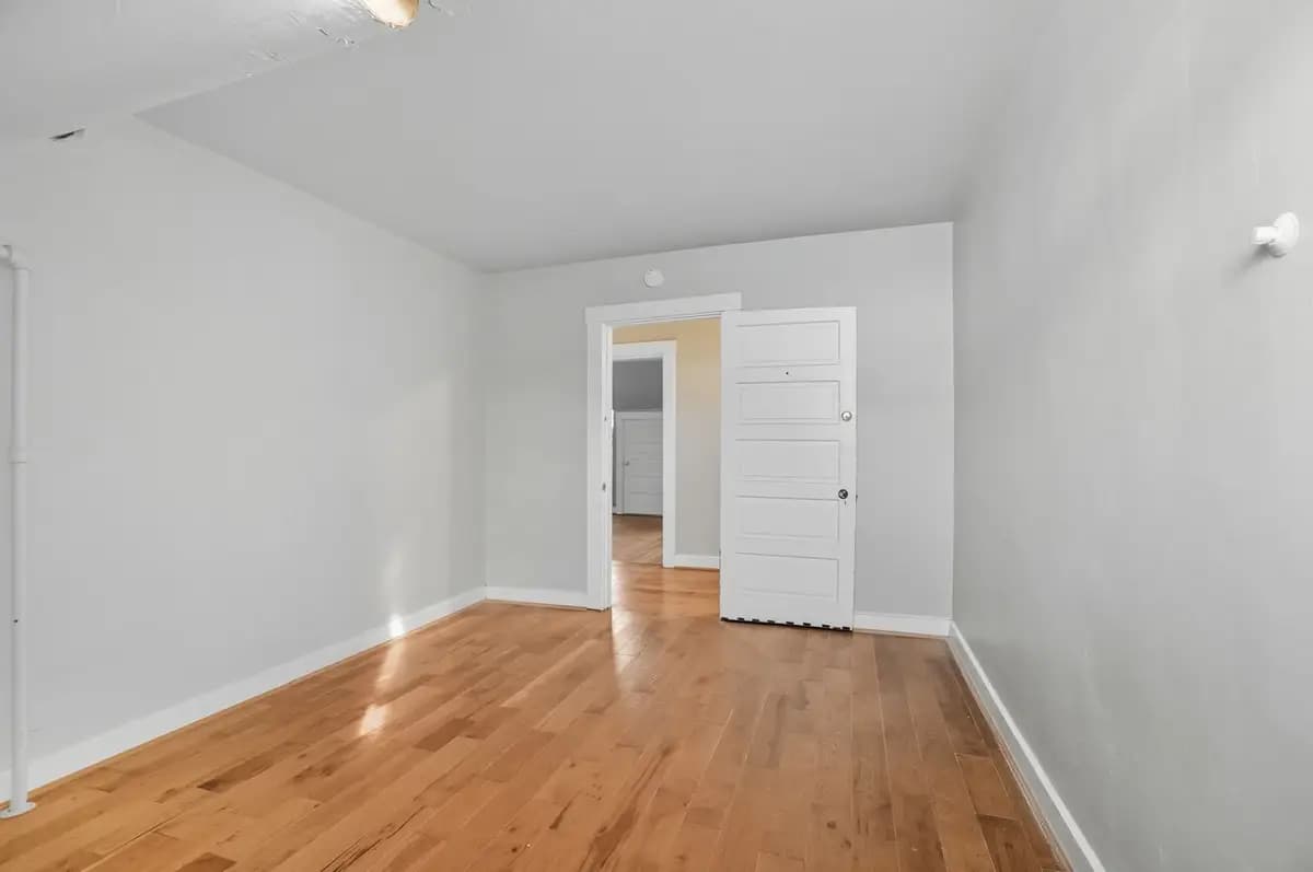 The Herford Apts - 3405 Clifton Avenue - Apartment - 24