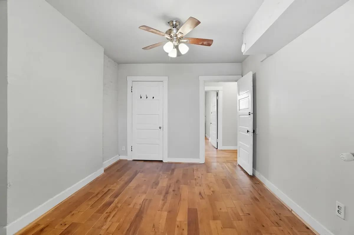 The Herford Apts - 3405 Clifton Avenue - Apartment - 28
