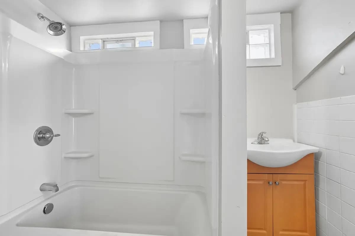 The Herford Apts - 3405 Clifton Avenue - Apartment - 32