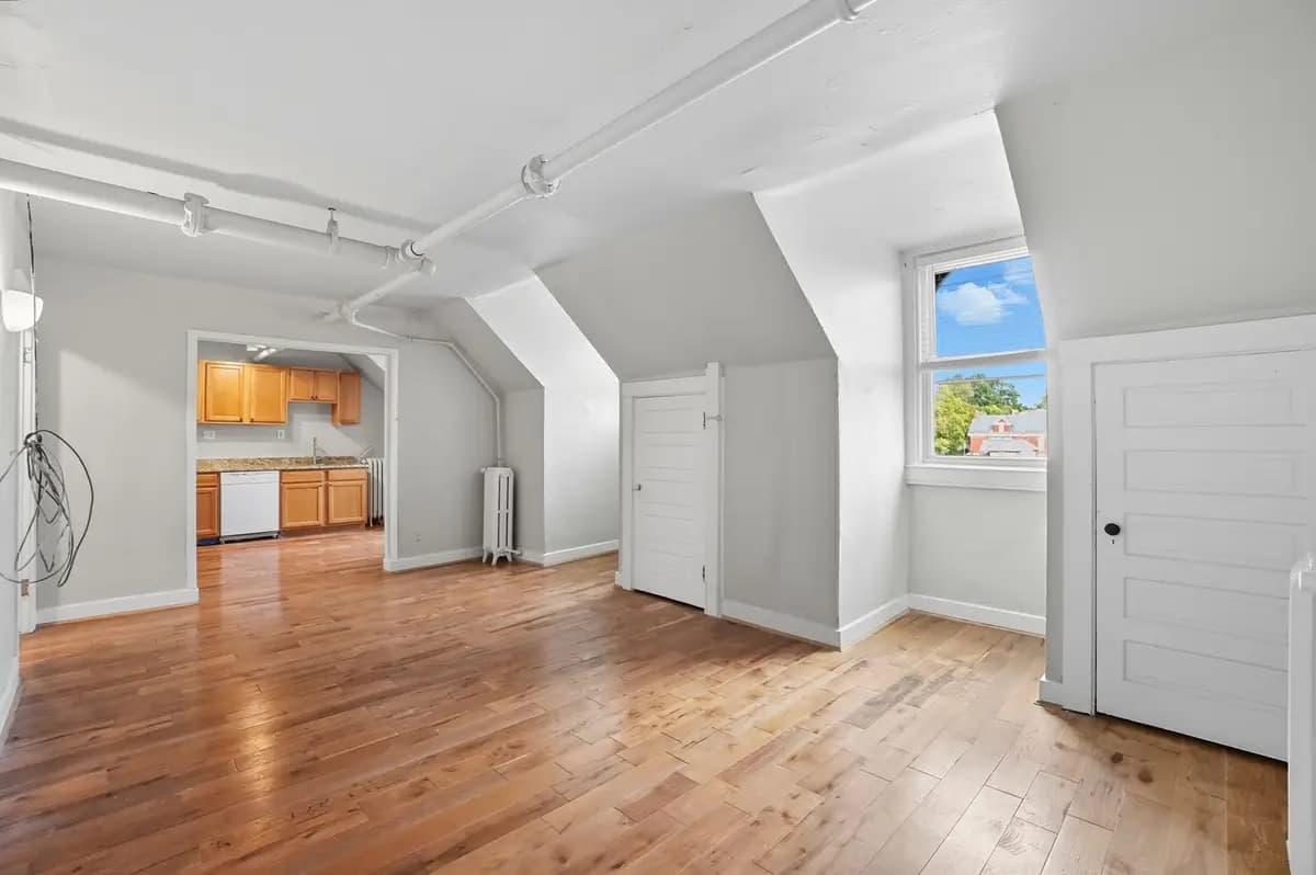 The Herford Apts - 3405 Clifton Avenue - Apartment - 6