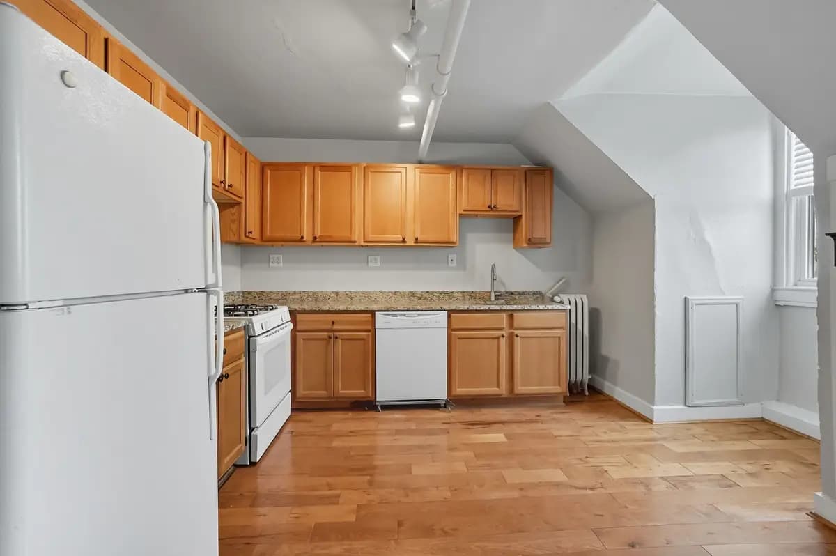 The Herford Apts - 3405 Clifton Avenue - Apartment - 7