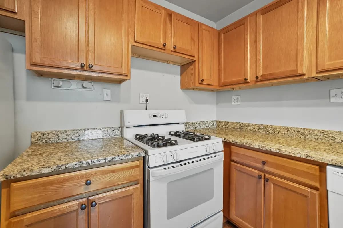 The Herford Apts - 3405 Clifton Avenue - Apartment - 9