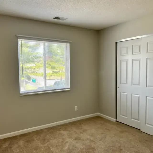 Day Garden Apartments - Apartment - 4