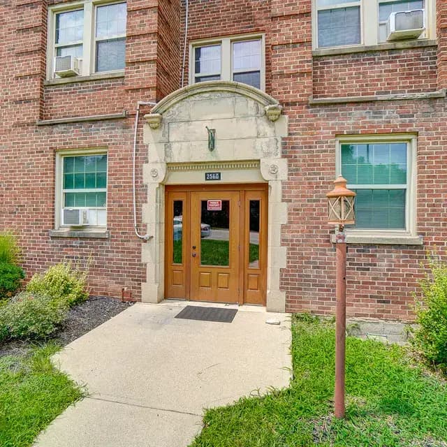 Cincinnati apartments for rent - Property image - 2560 Madison Apartments - 3