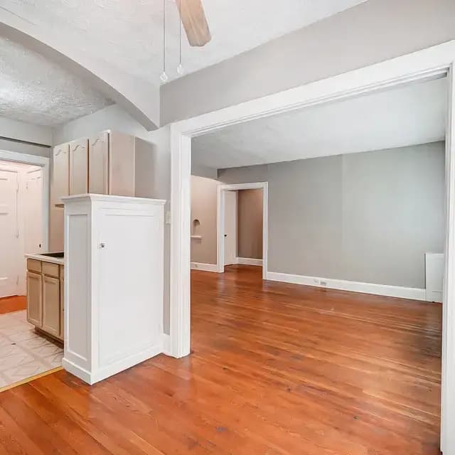 2560 Madison Apartments - Apartment - 22