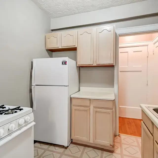 2560 Madison Apartments - Apartment - 6