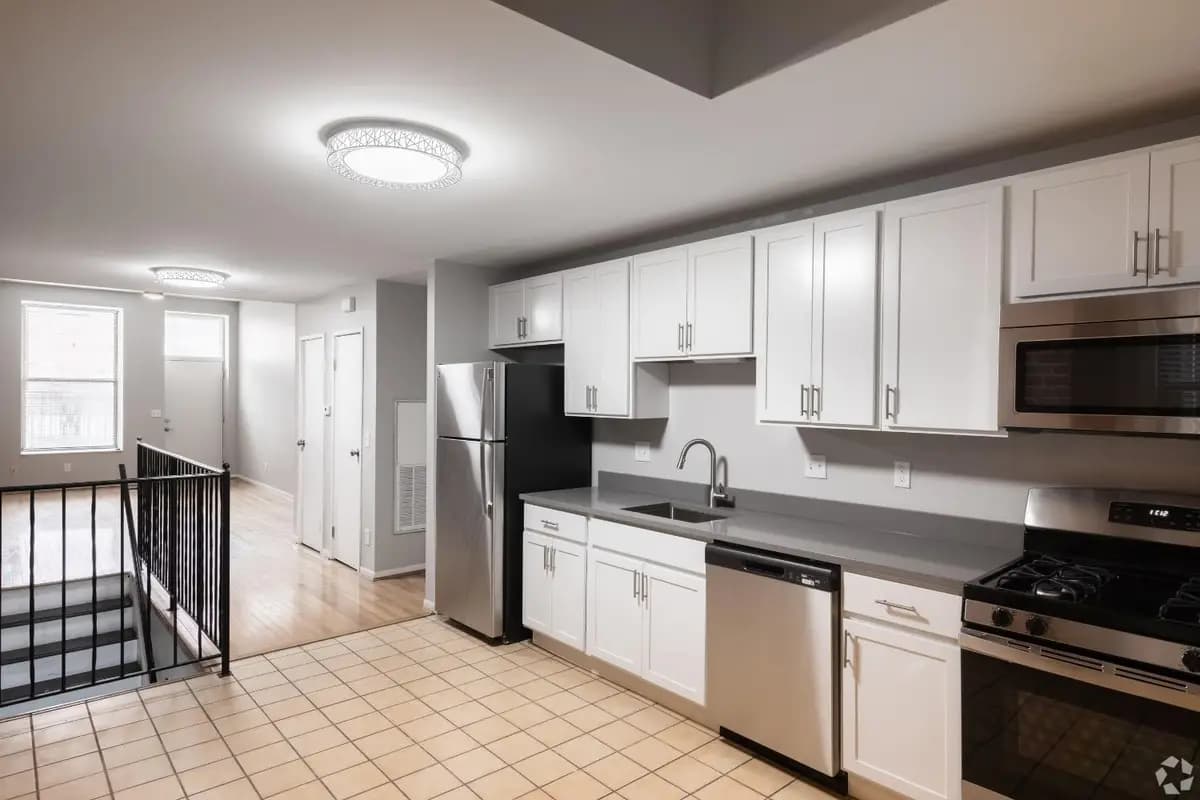 Lombardy Flats - Apartment - 8
