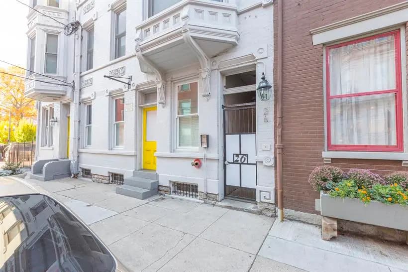 Cincinnati apartments for rent - image - 2 Building.JPG