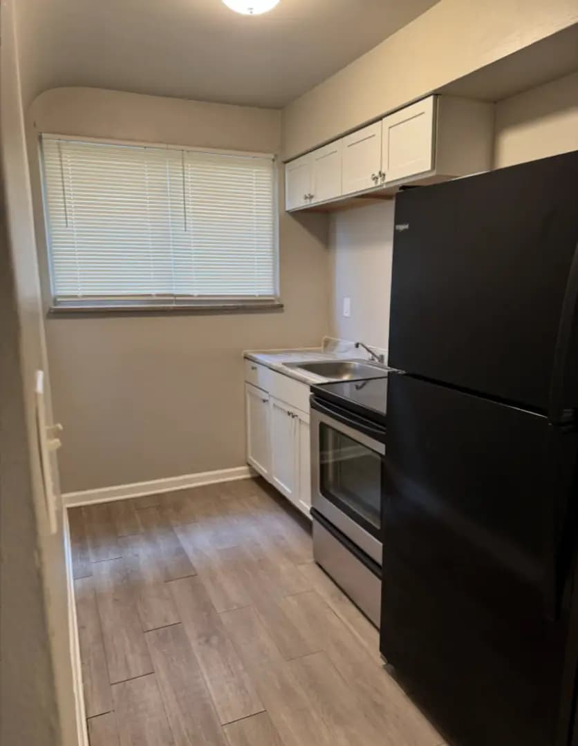 Summit Apartments - Apartment - 2