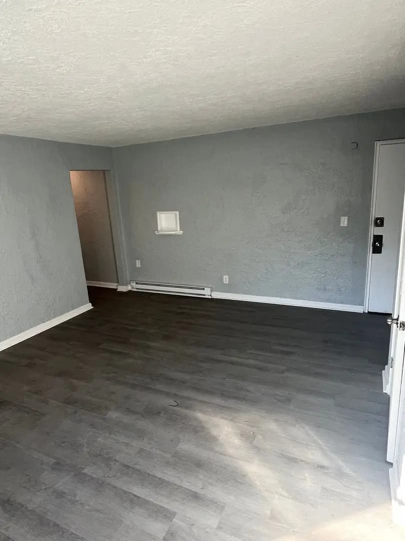 4060 Reading Rd - Apartment - 2