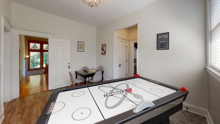 Cincinnati apartments for rent - image - Air Hockey