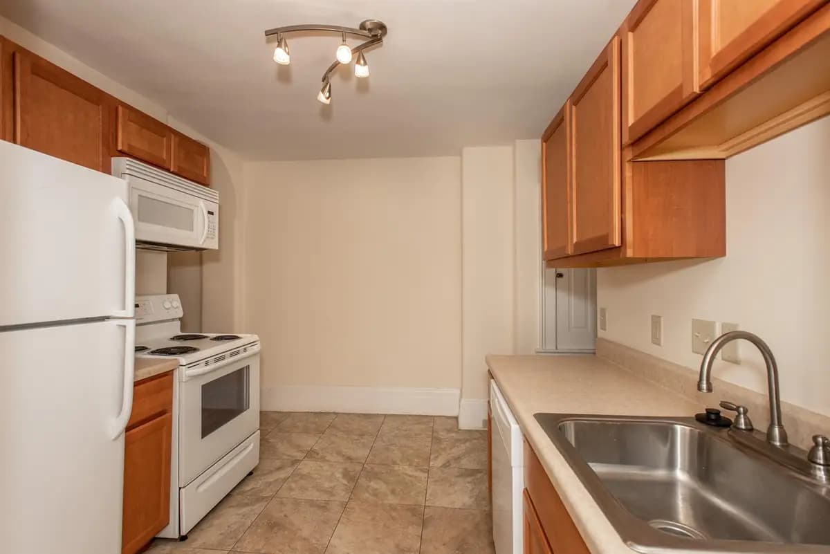 130-134 William Howard Taft Road - Apartment - 8