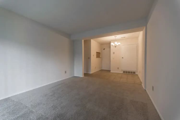 Cincinnati apartments for rent - image - 231 Oak- 208-5.jpg