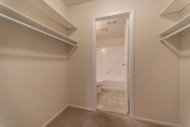 Cincinnati apartments for rent - image - 231 Oak- 208.jpg