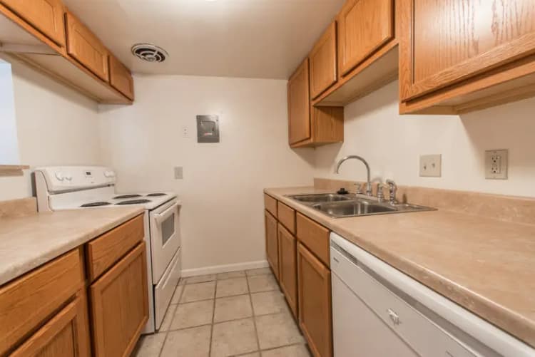 Cincinnati apartments for rent - image - 231 Oak- 307-12.jpg