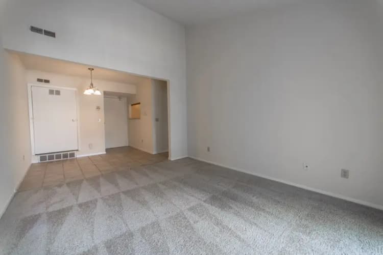 Cincinnati apartments for rent - image - 231 Oak- 307-14.jpg