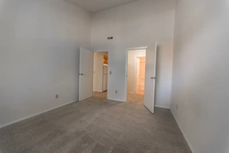 Cincinnati apartments for rent - image - 231 Oak- 307-4.jpg