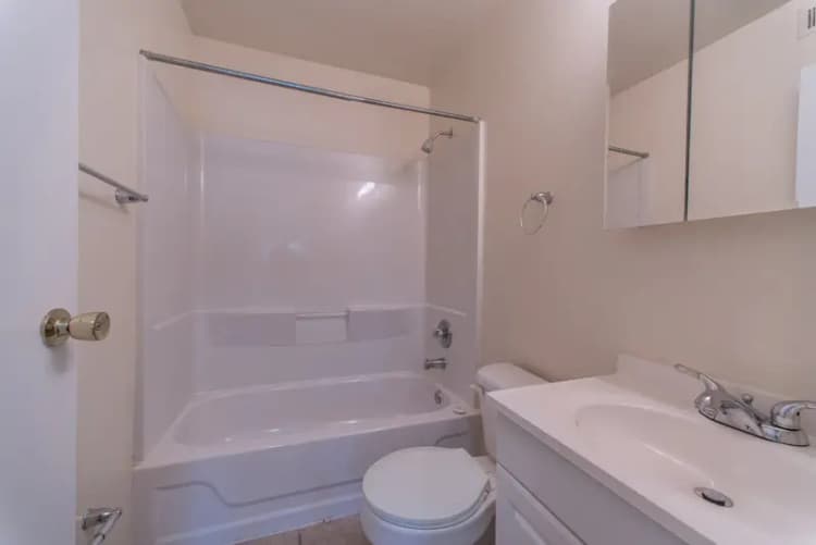 Cincinnati apartments for rent - image - 231 Oak- 307.jpg