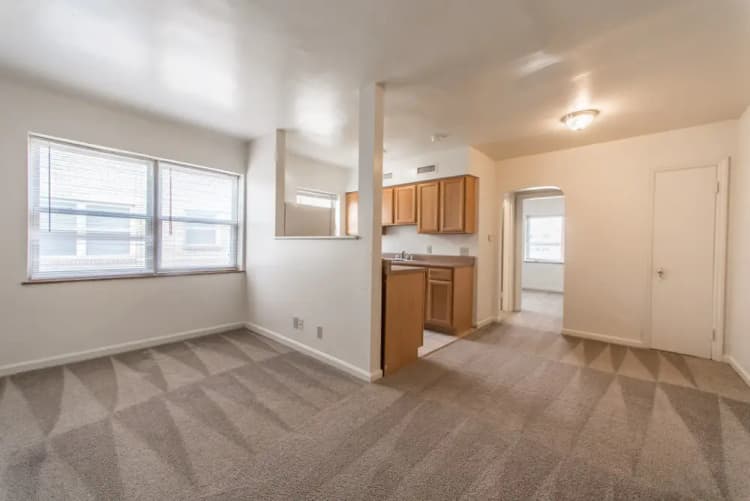 Cincinnati apartments for rent - image - 2924 Burnet- 8.jpg