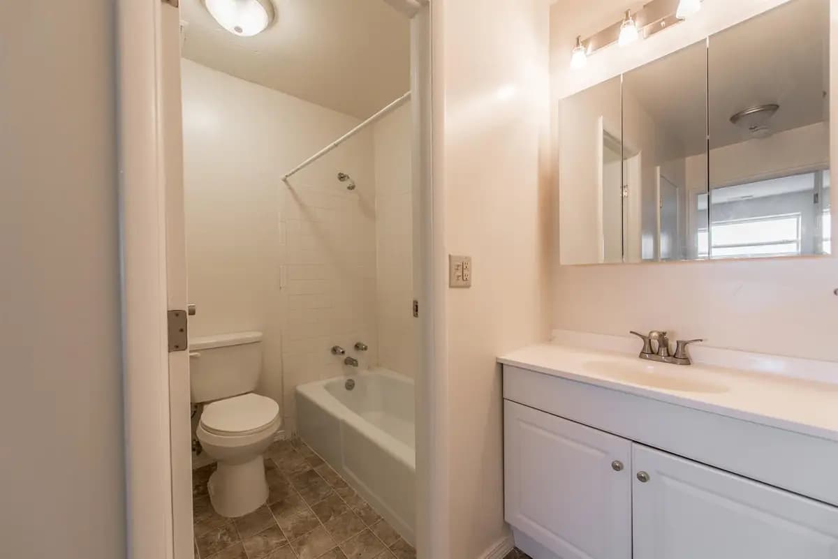 310 Oak Street - Apartment - 30