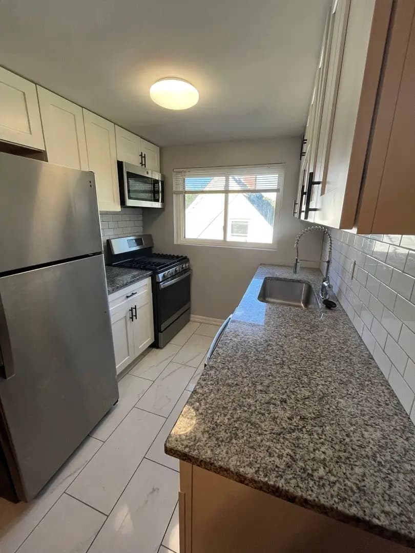 4326 Oakwood Ave - Apartment - 13
