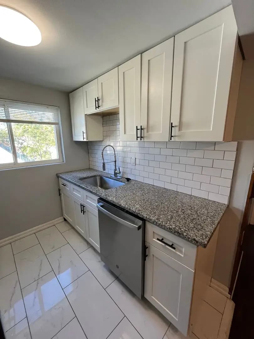 4326 Oakwood Ave - Apartment - 10